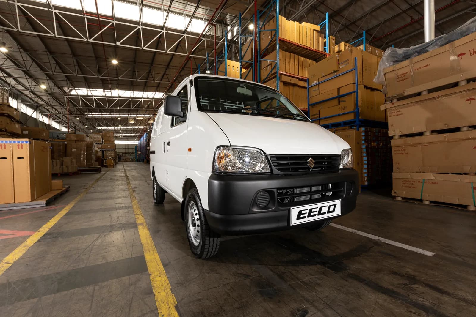 Suzuki Eeco, front three-quarter