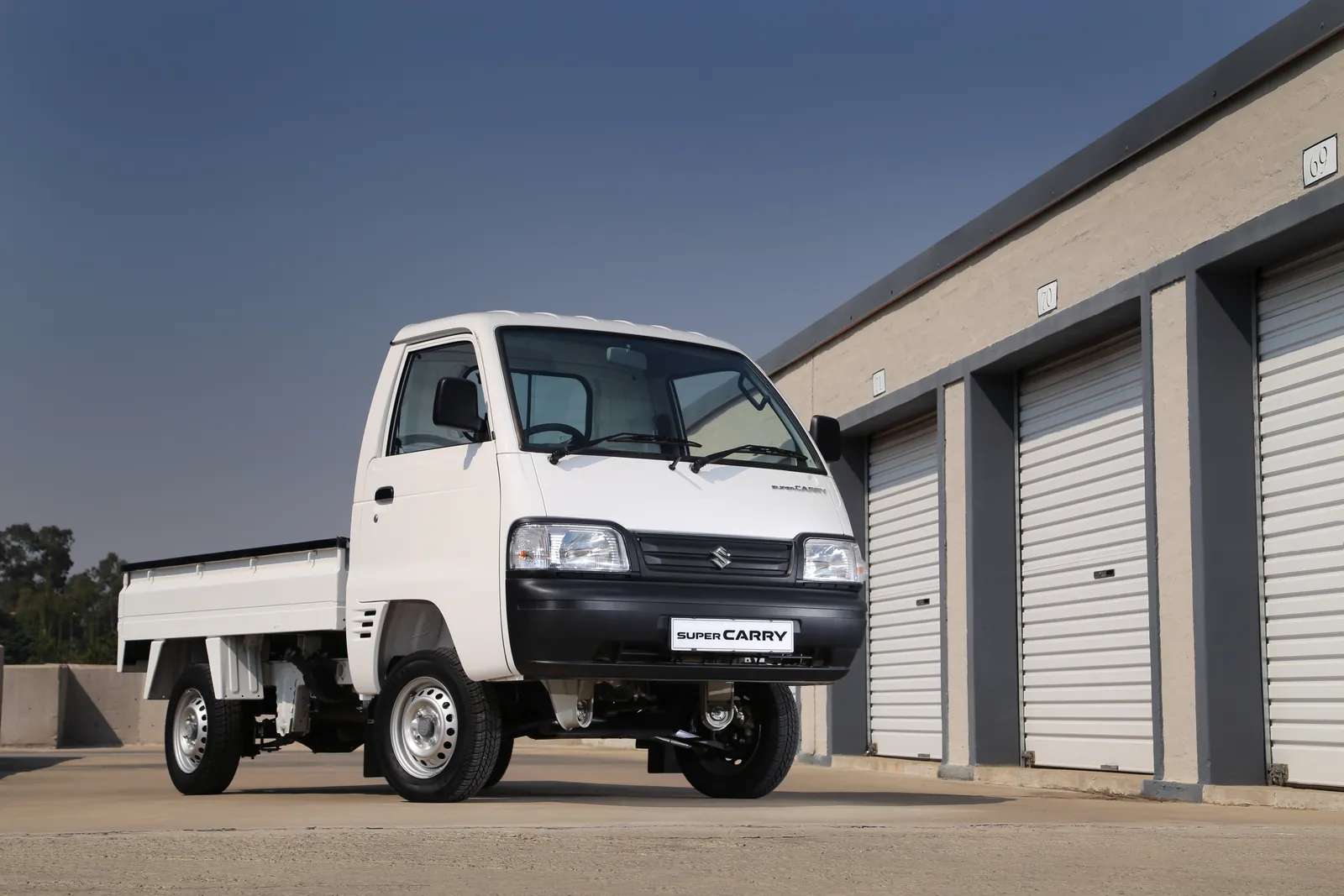 Suzuki Super Carry, front three-quarter