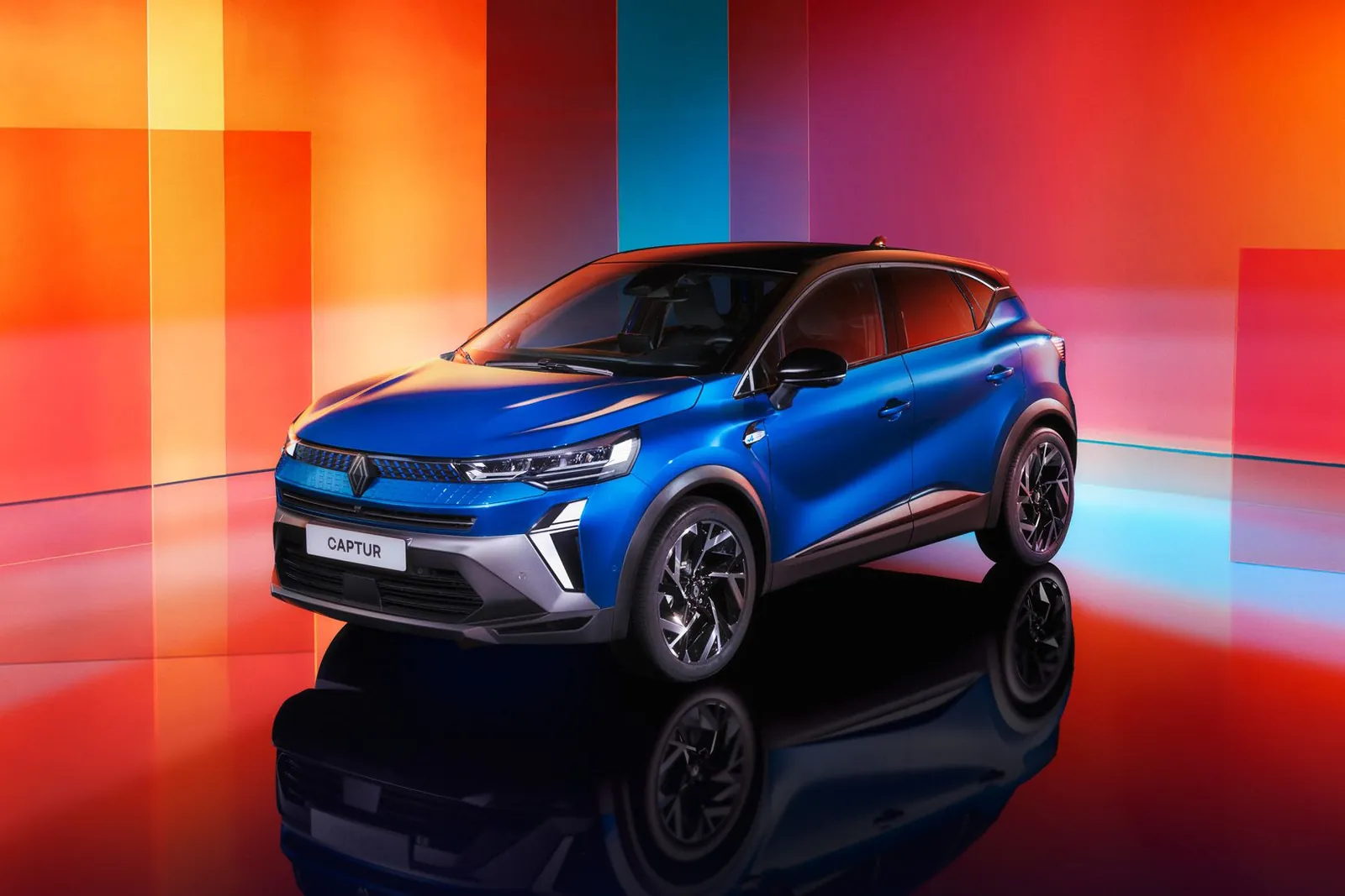 Renault Captur, front three-quarter