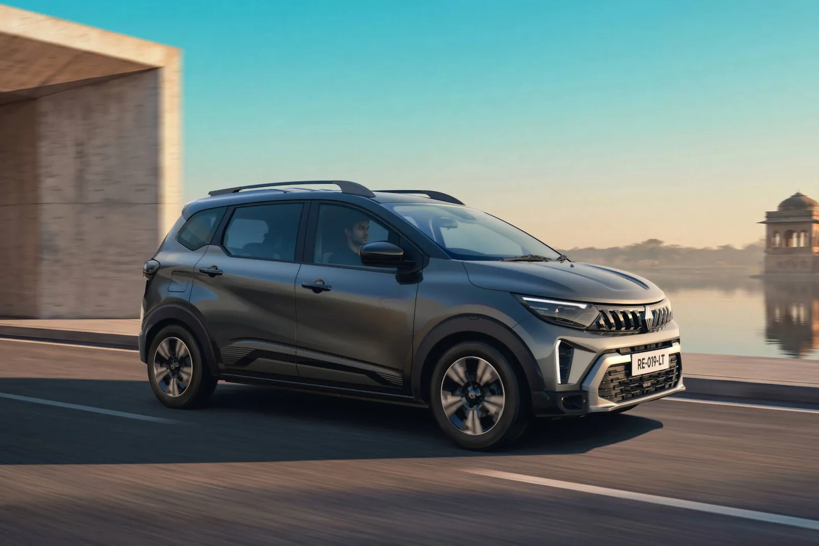 Renault Triber, front three-quarter