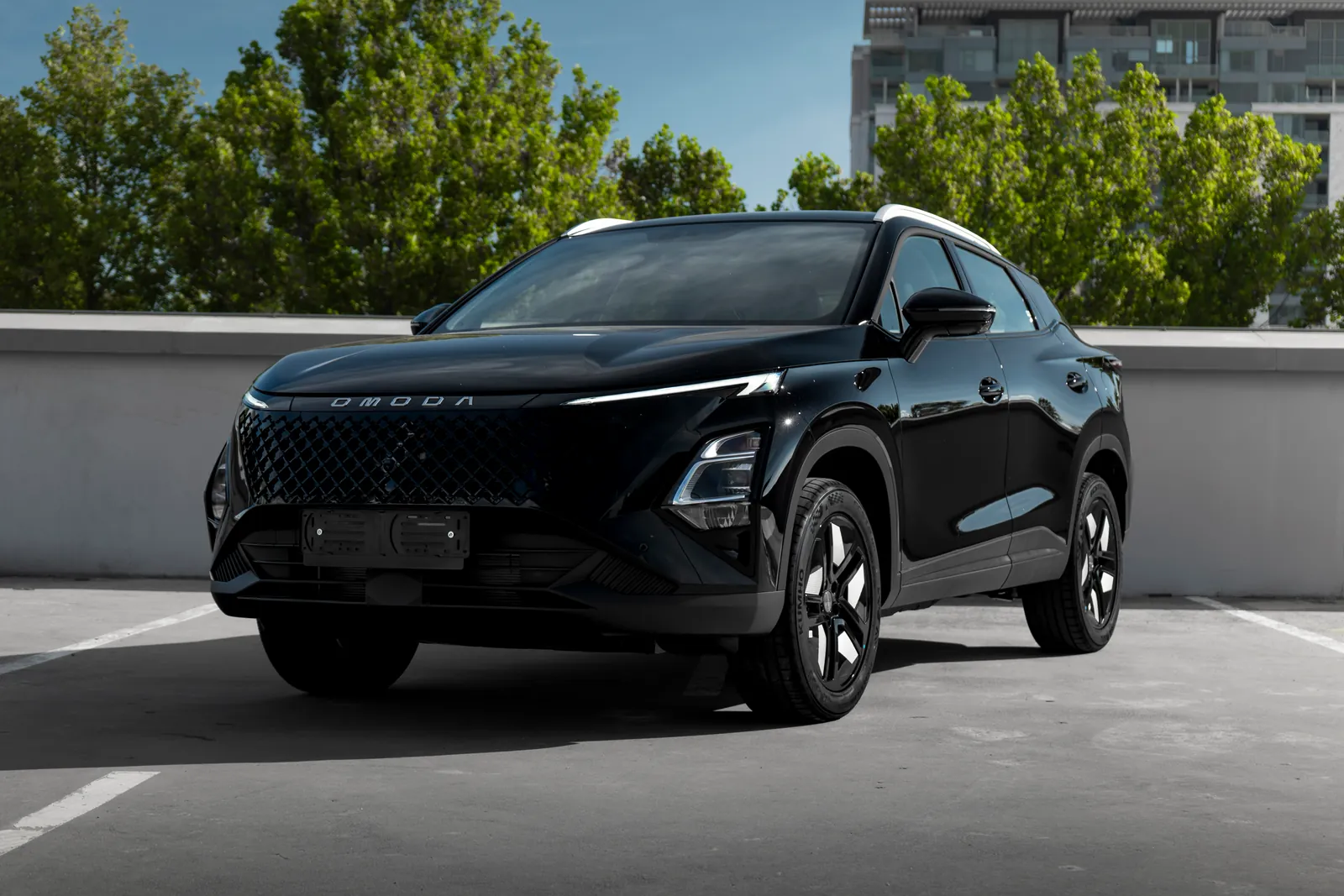Omoda C5 SHS, front three-quarter