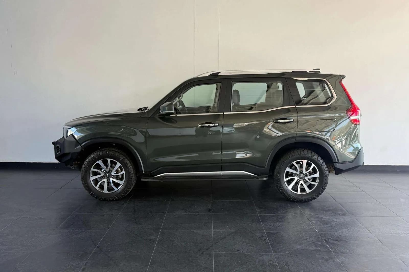Mahindra Scorpio N, side