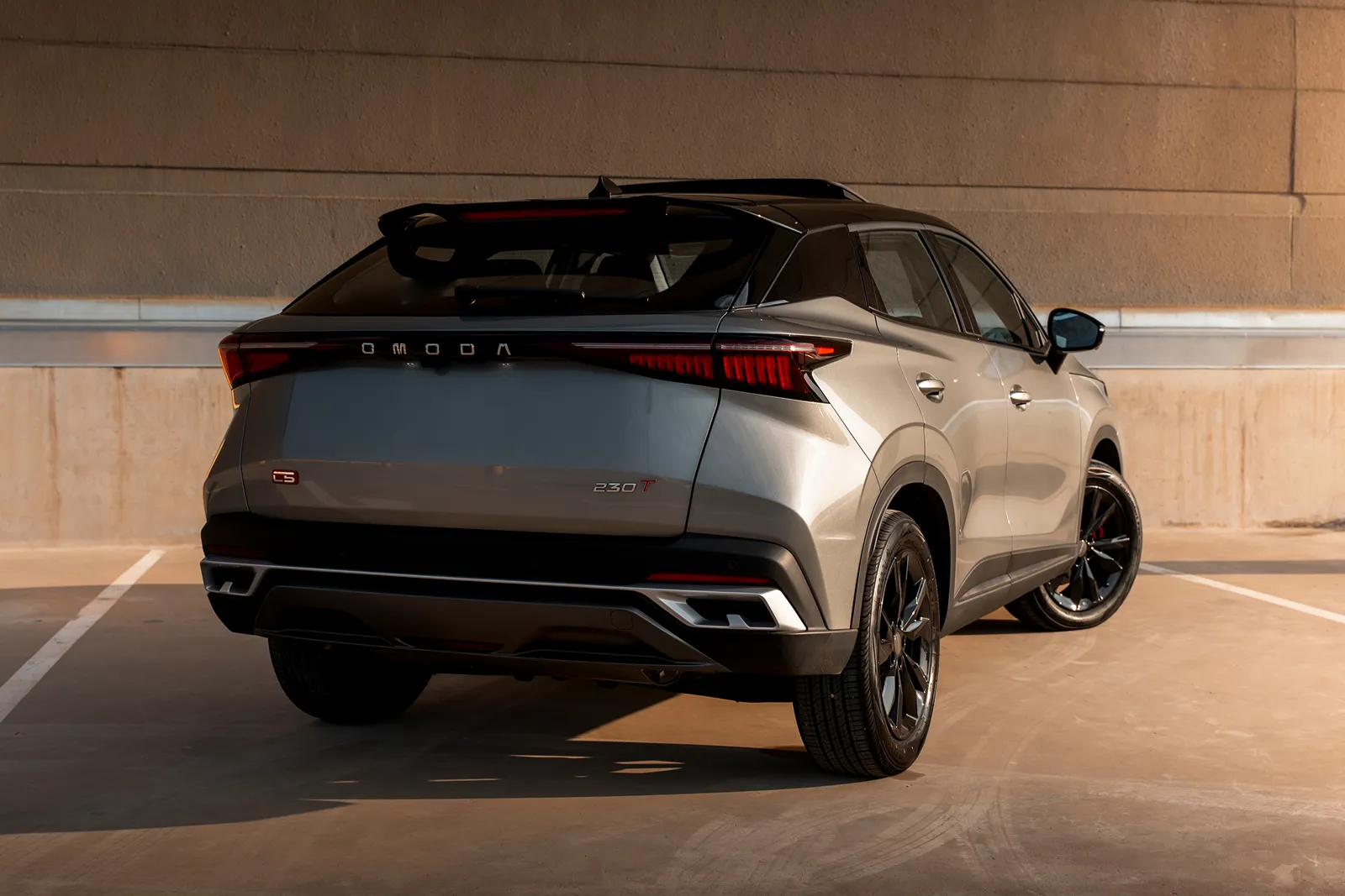 Omoda C5 X, rear three-quarter