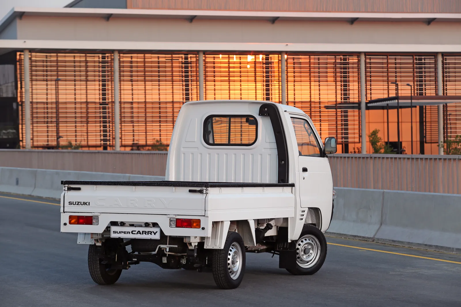 Suzuki Super Carry, rear three-quarter
