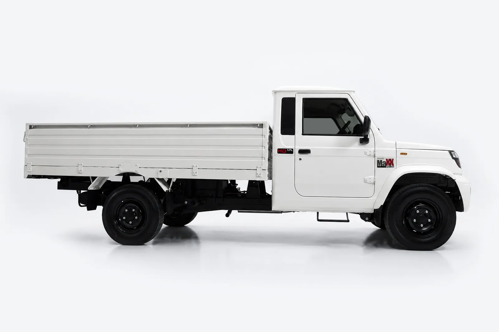 Mahindra Bolero MaXX, side