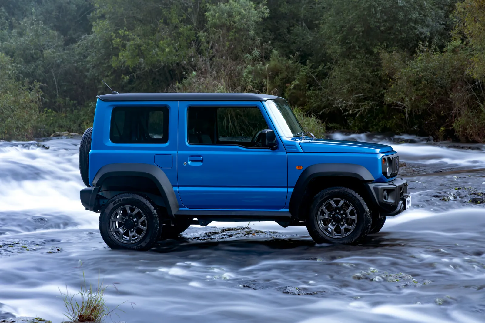 Suzuki Jimny, side