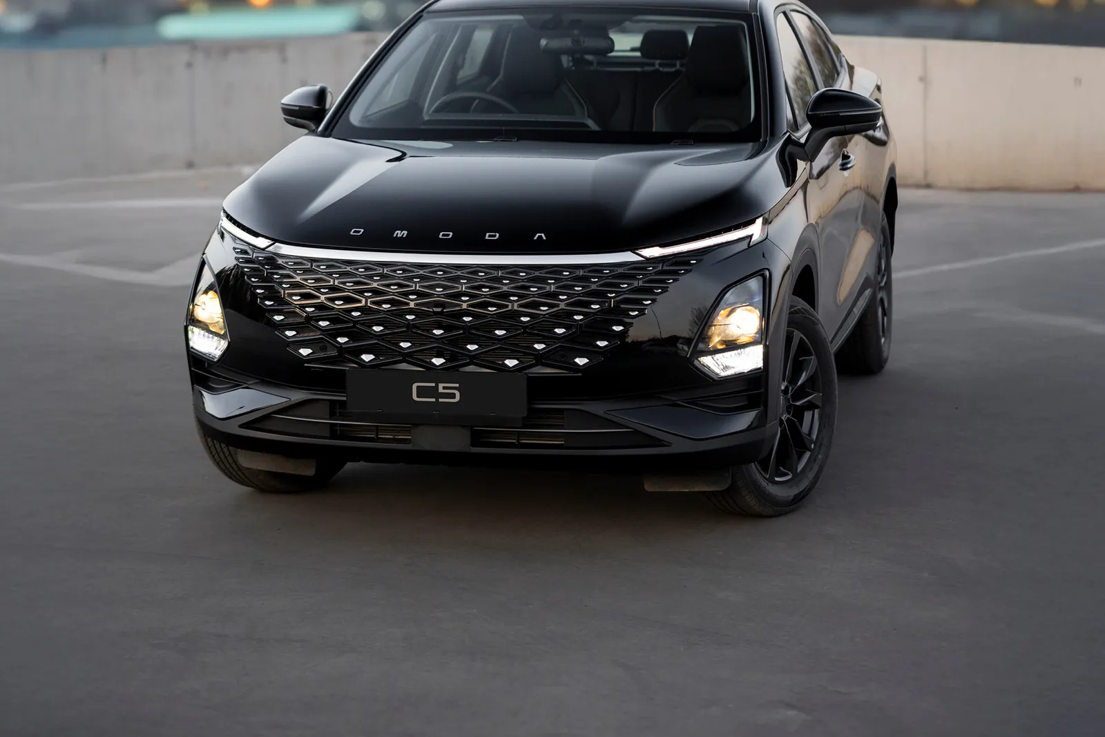 Omoda C5, front