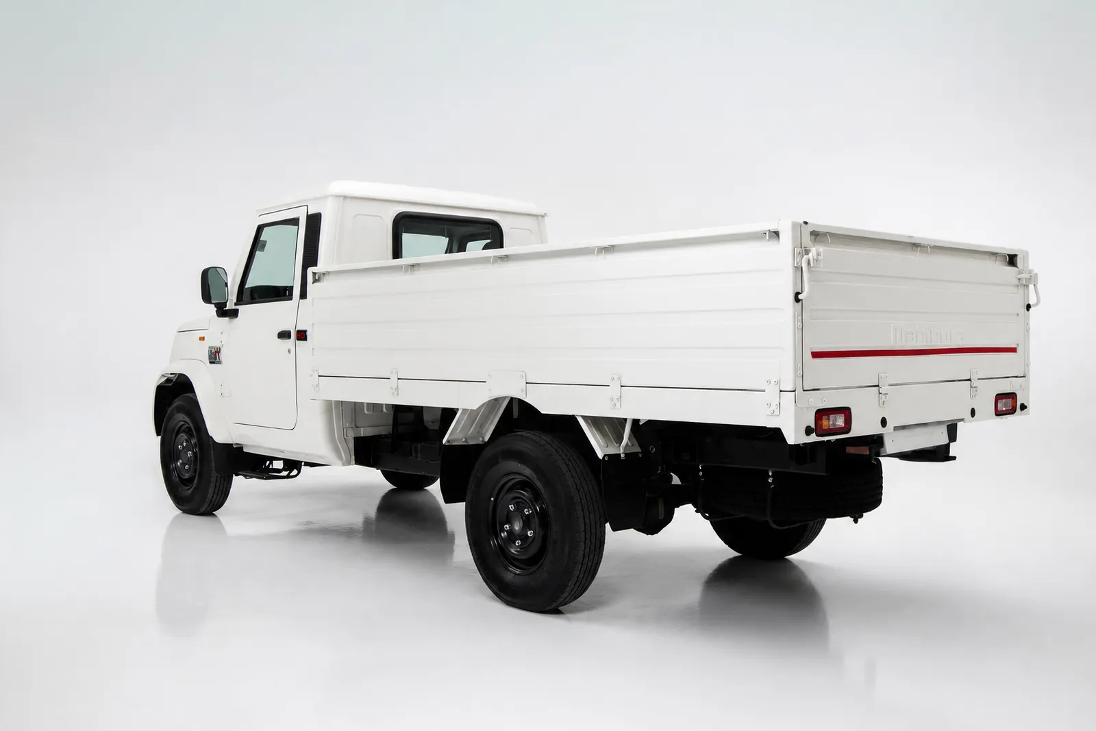 Mahindra Bolero MaXX, rear three-quarter