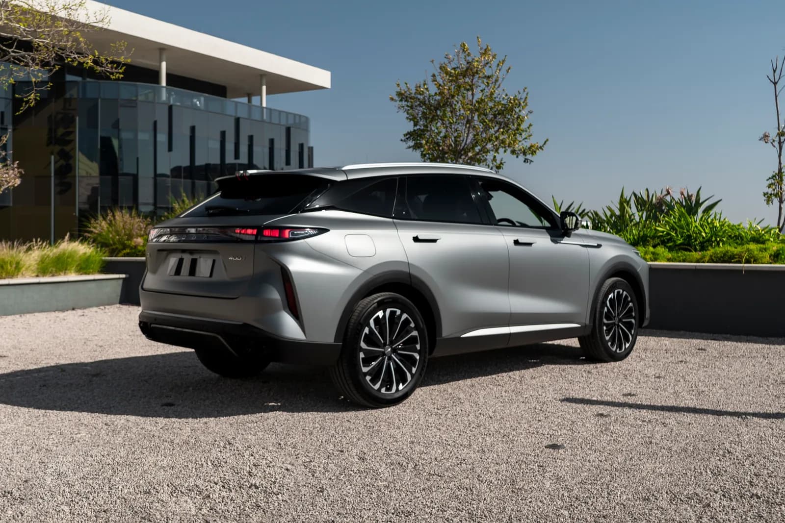 Omoda C9, rear three-quarter