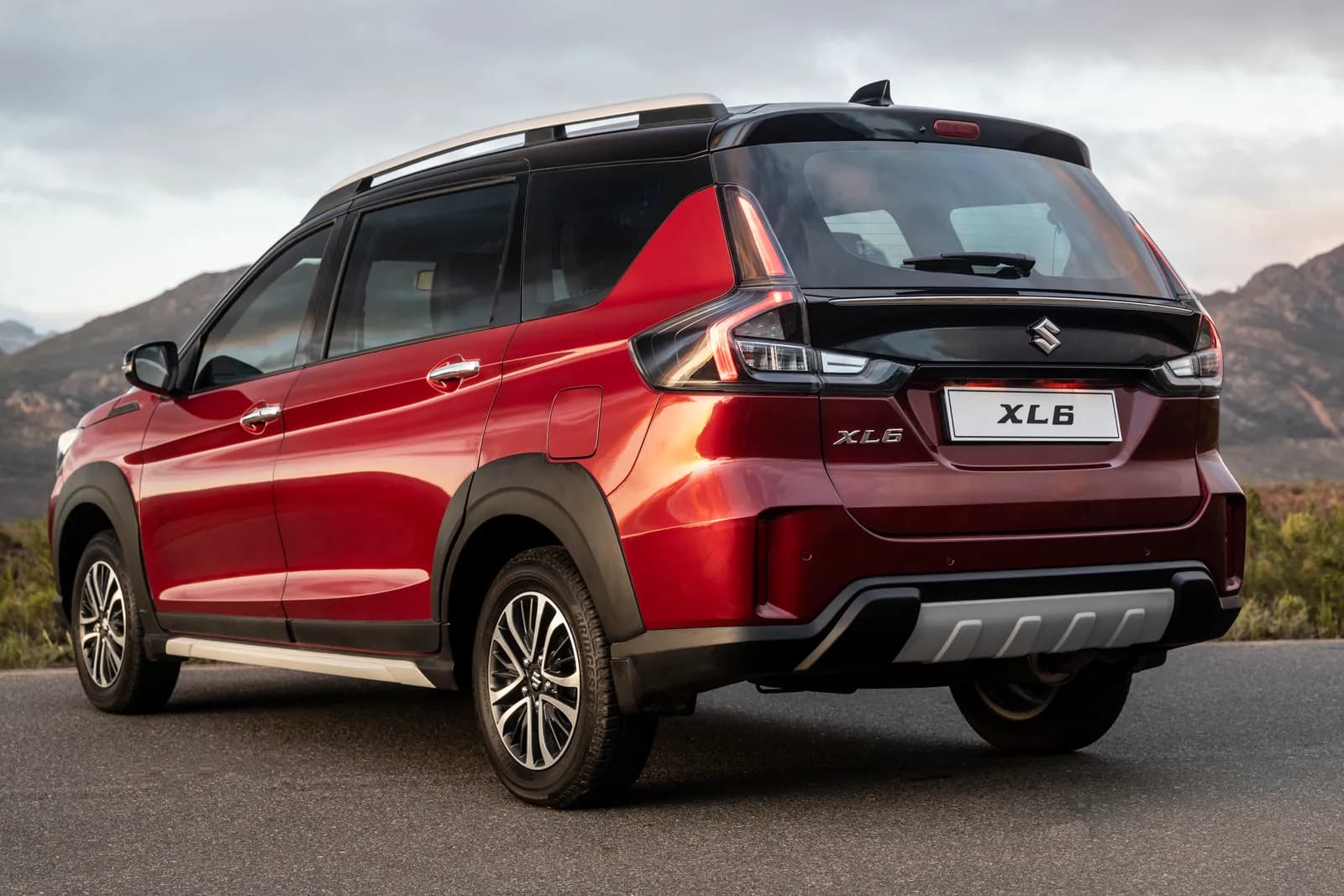 Suzuki XL6, rear three-quarter