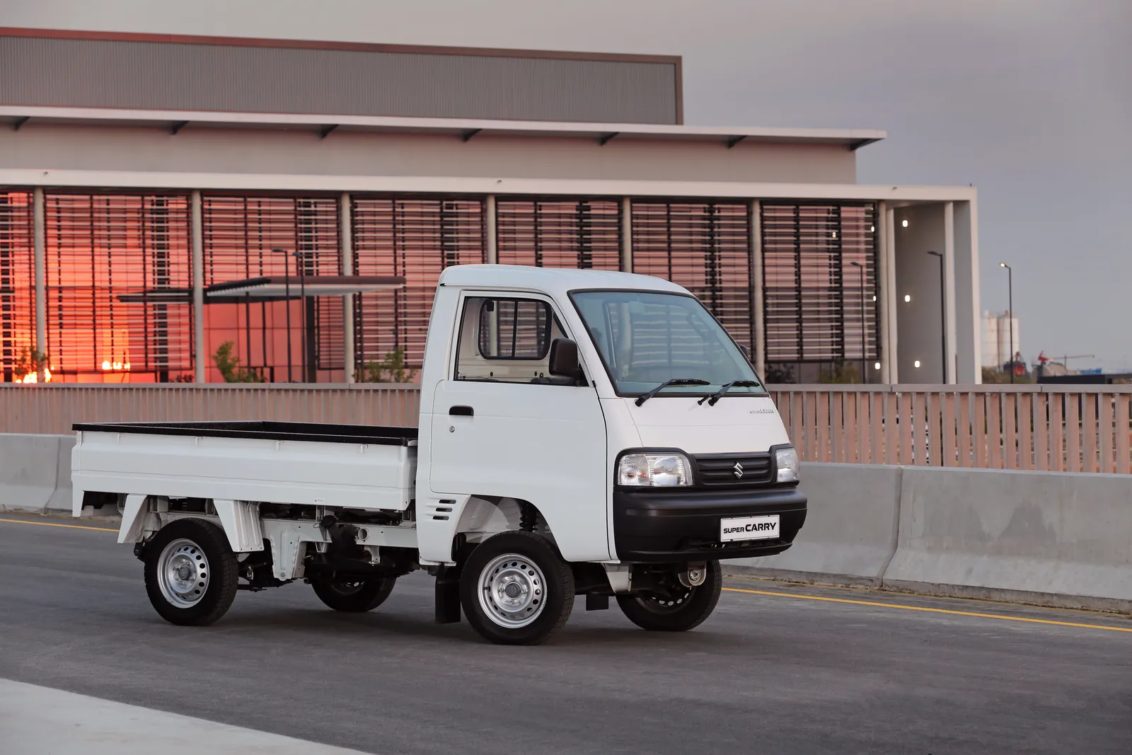 Suzuki Super Carry, side