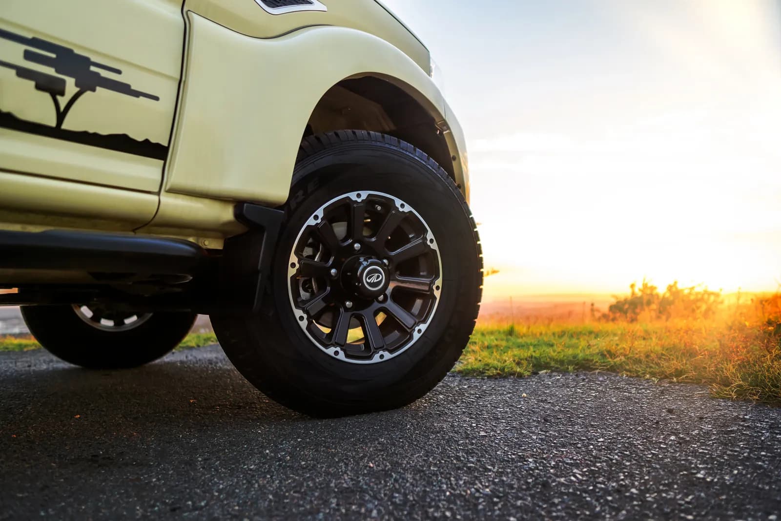 Mahindra Pik-Up Single Cab, wheels