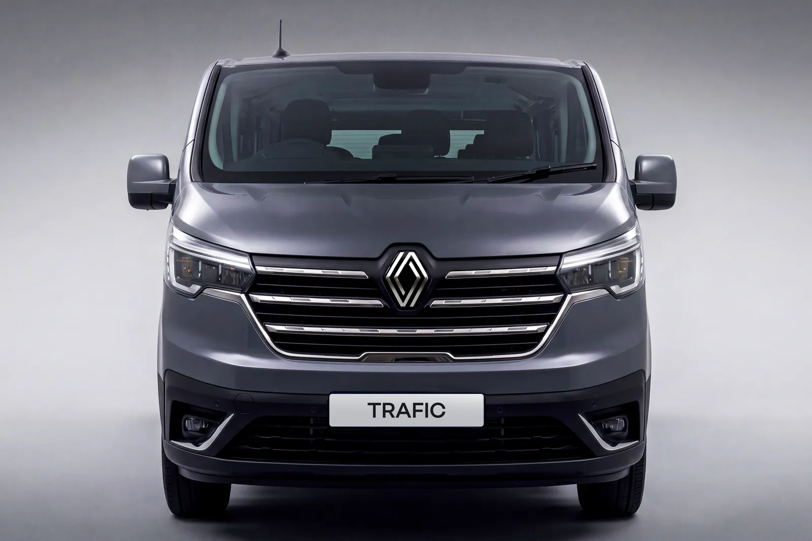 Renault Trafic Passenger, front