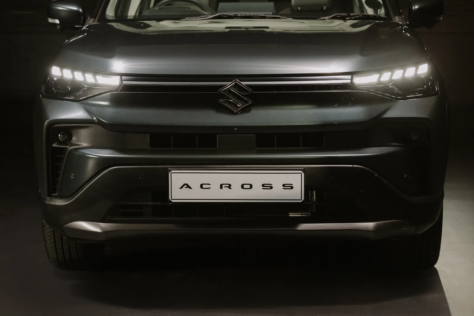 Suzuki Across, front