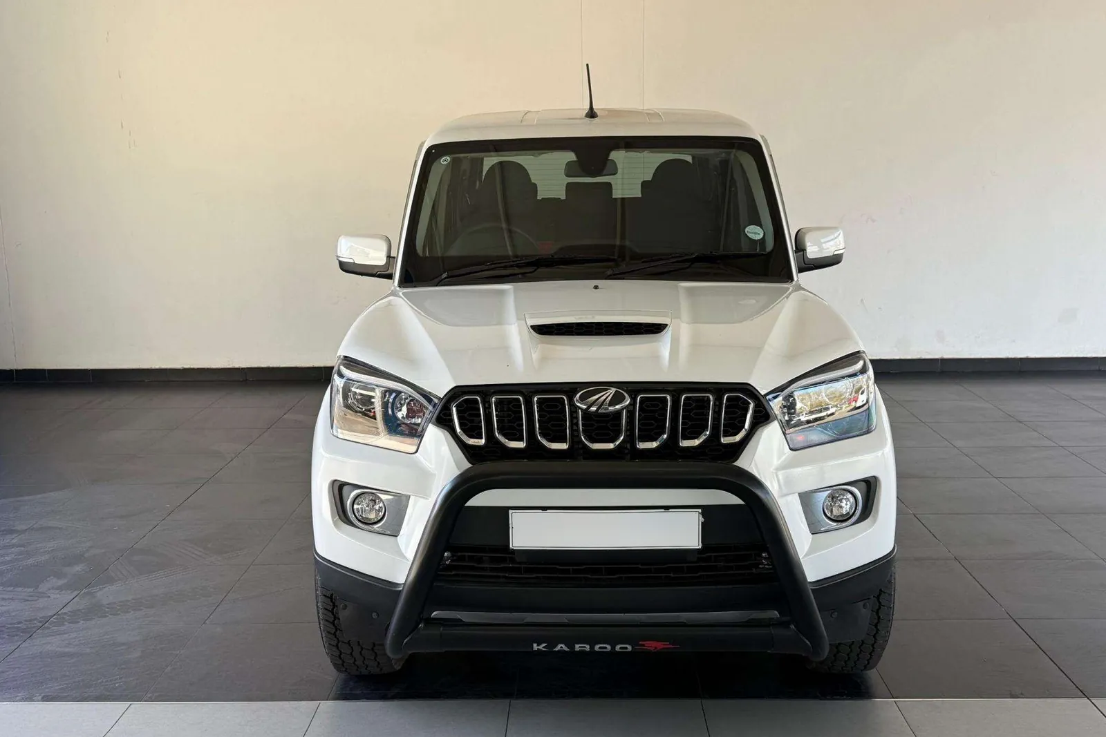 Mahindra Pik-Up Double Cab, front