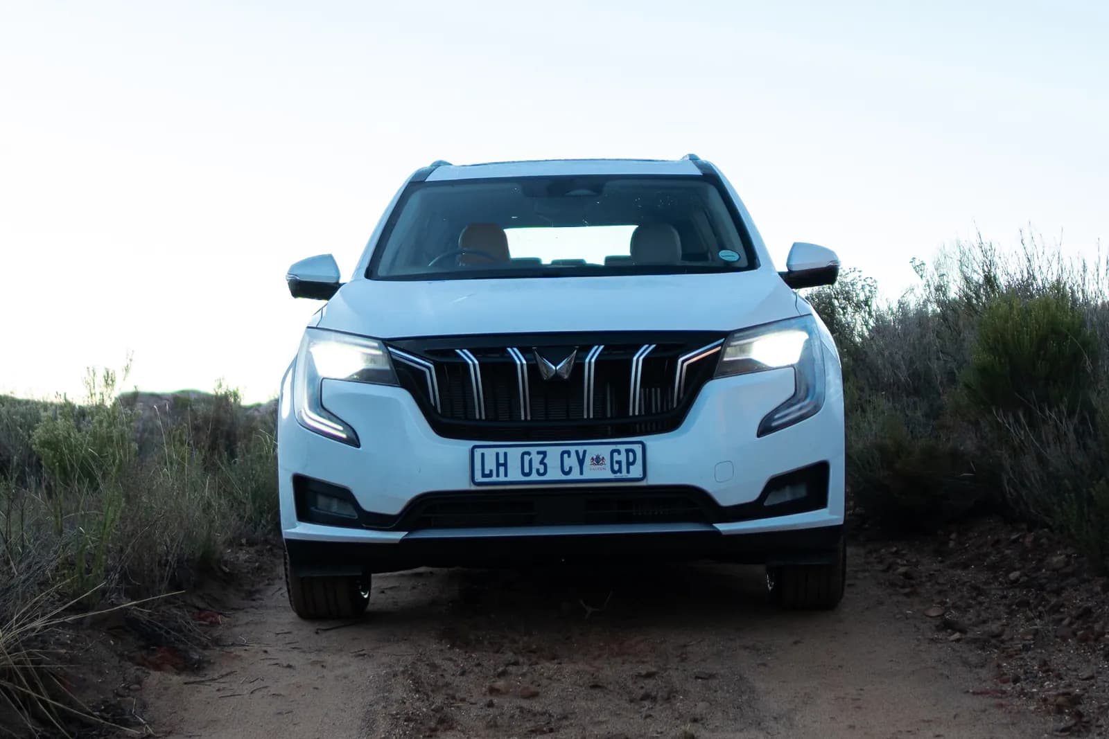 Mahindra XUV700, front