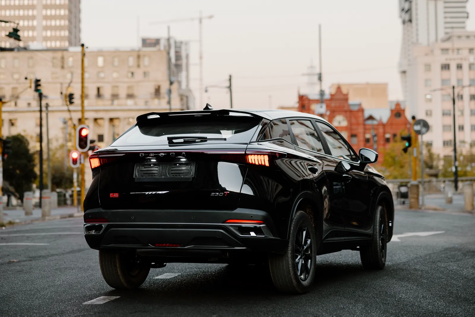 Omoda C5, rear three-quarter