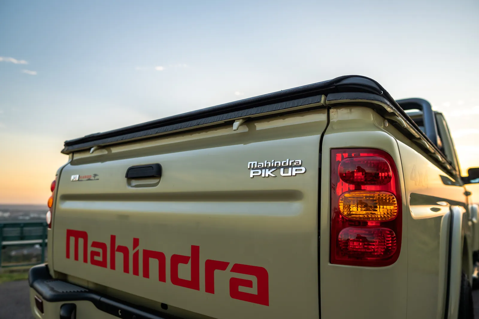 Mahindra Pik-Up Single Cab, lights