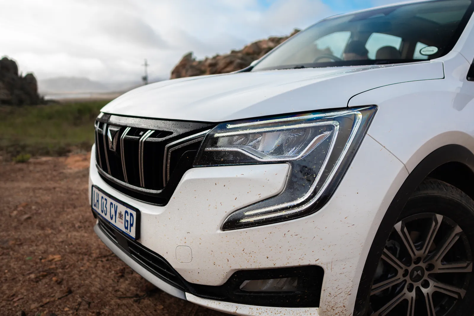 Mahindra XUV700, lights