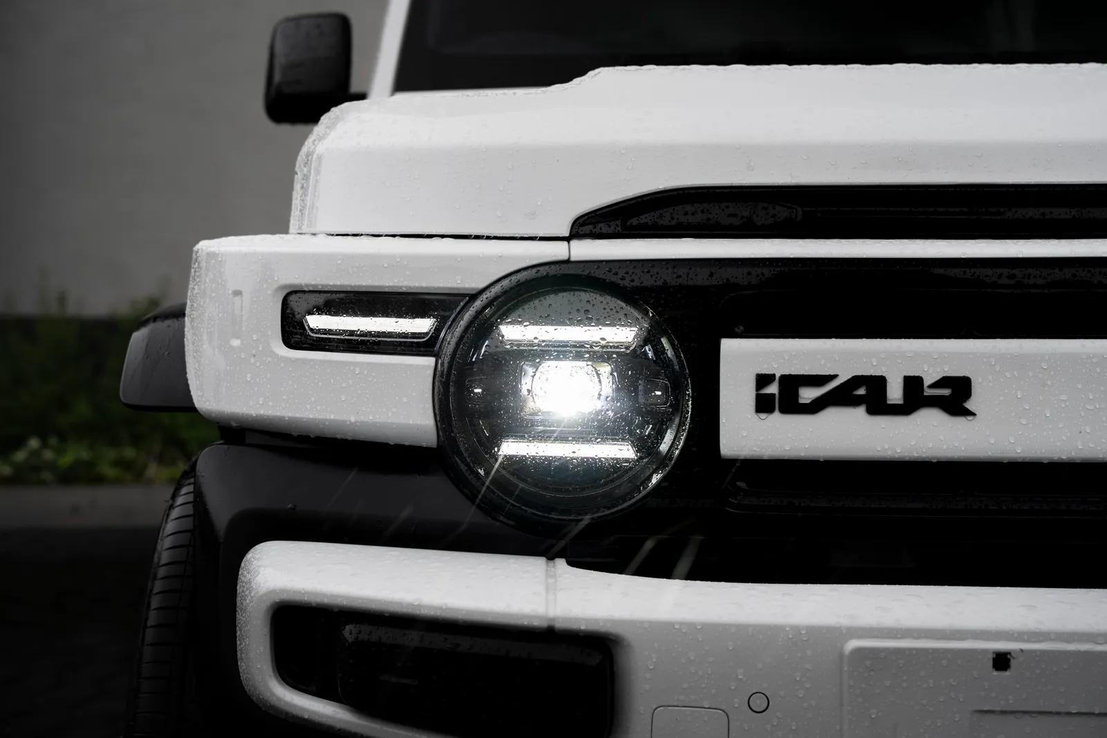 iCAUR V23, lights