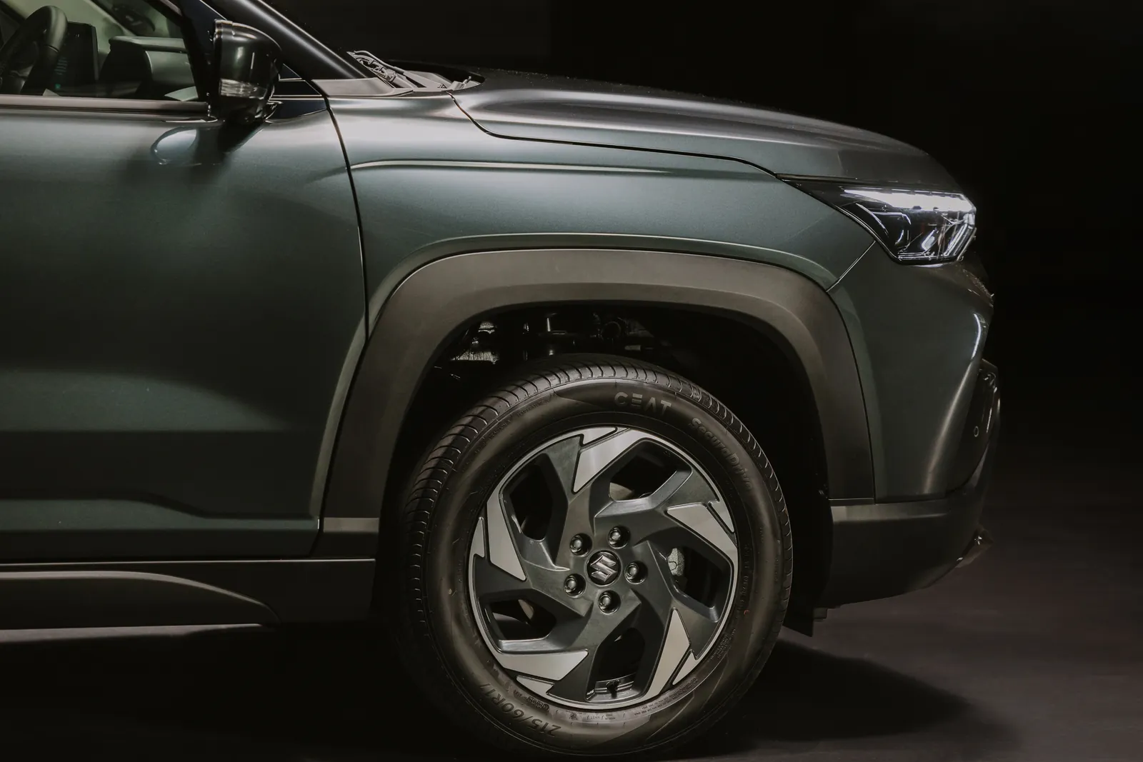 Suzuki Across, wheels