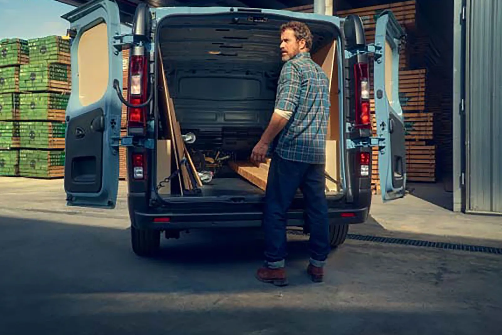 Renault Trafic Panel Van, load bay