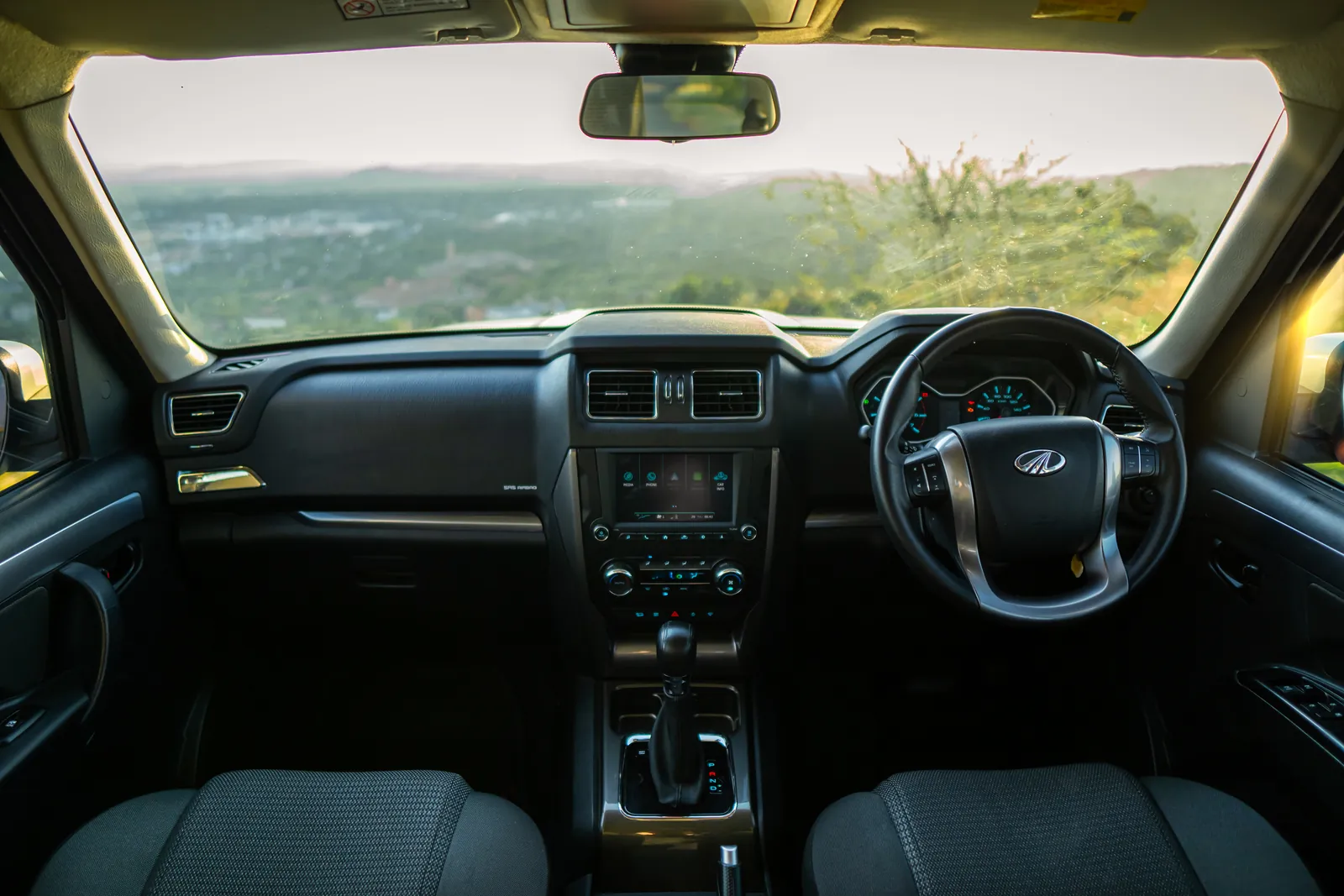 Mahindra Pik-Up Double Cab, dashboard