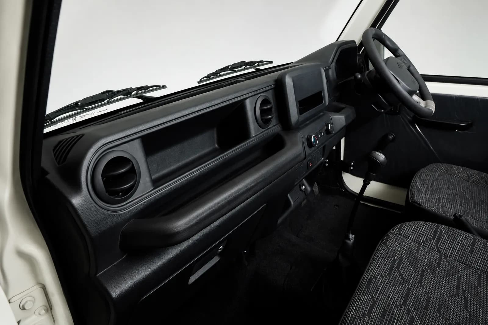 Mahindra Bolero MaXX, dashboard
