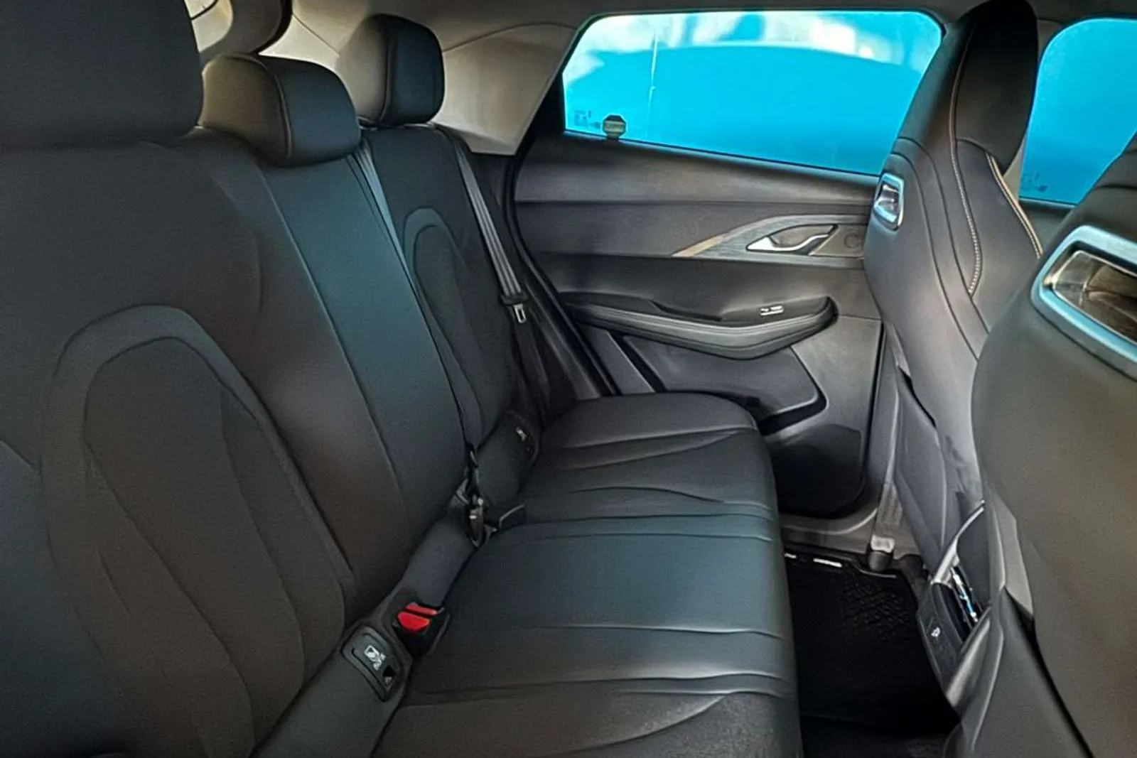 Omoda C5 X, rear seats