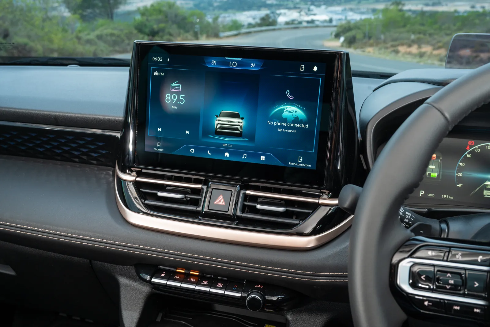 Suzuki Across, infotainment