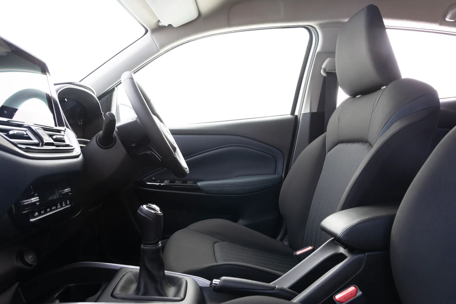 Suzuki Baleno, front seats