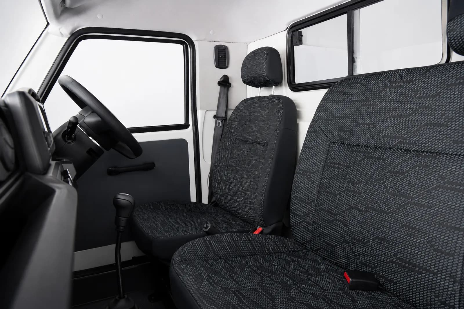 Mahindra Bolero MaXX, front seats