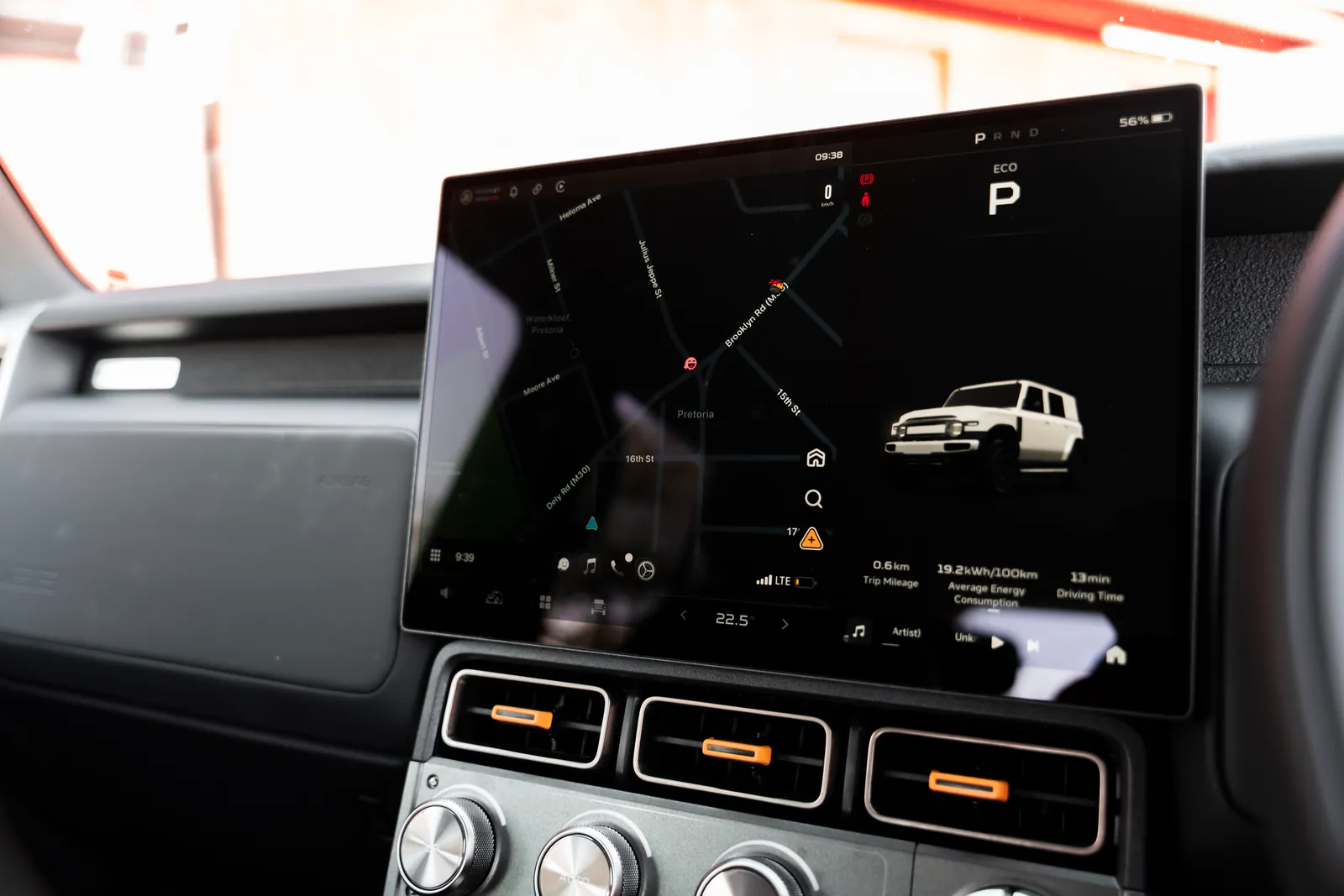 iCAUR V23, infotainment