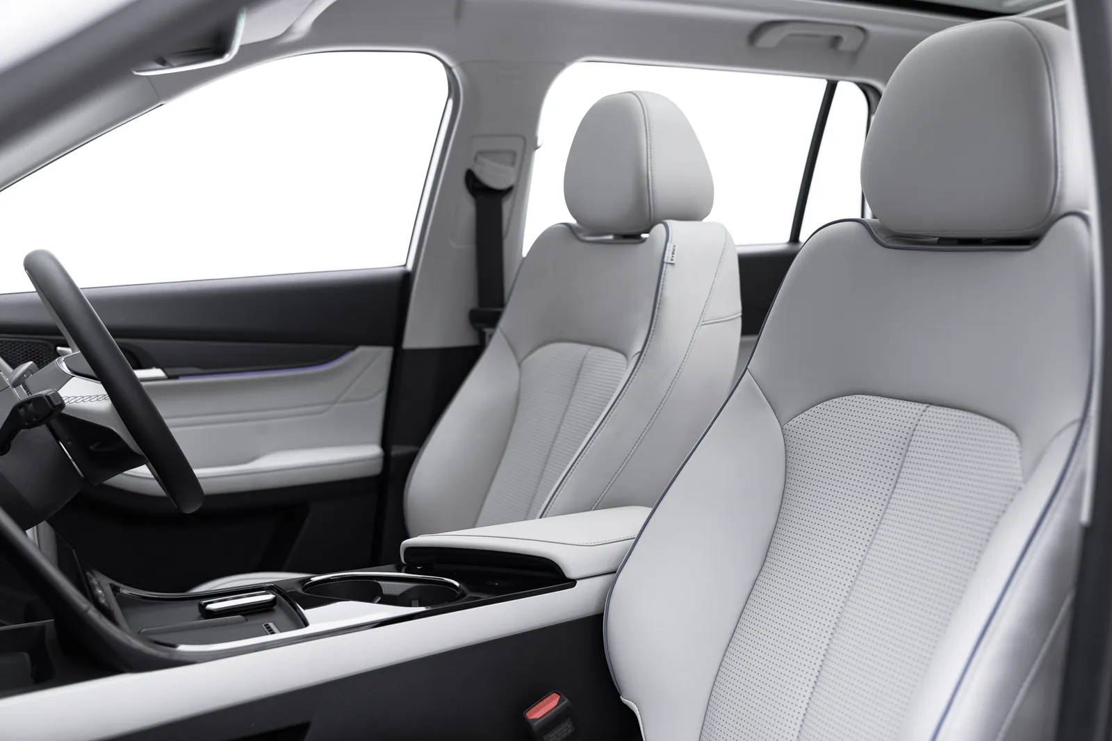 Jaecoo J5, front seats