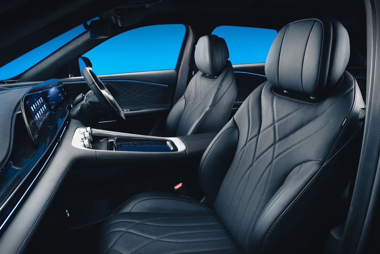 Omoda C9 SHS, front seats