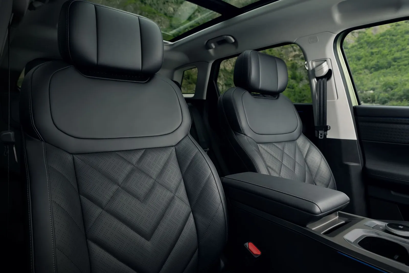 Jaecoo J7, front seats