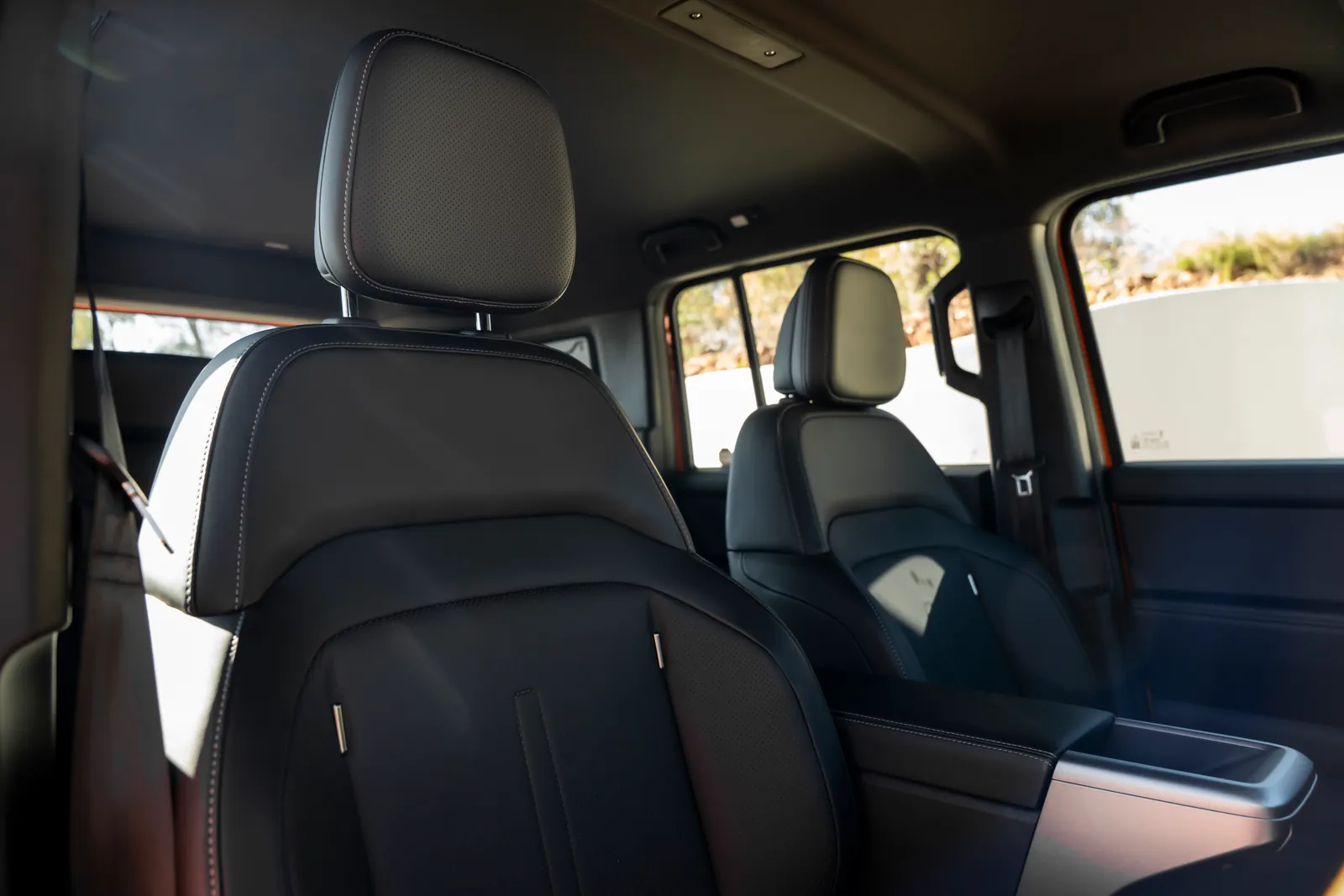 iCAUR V23, front seats
