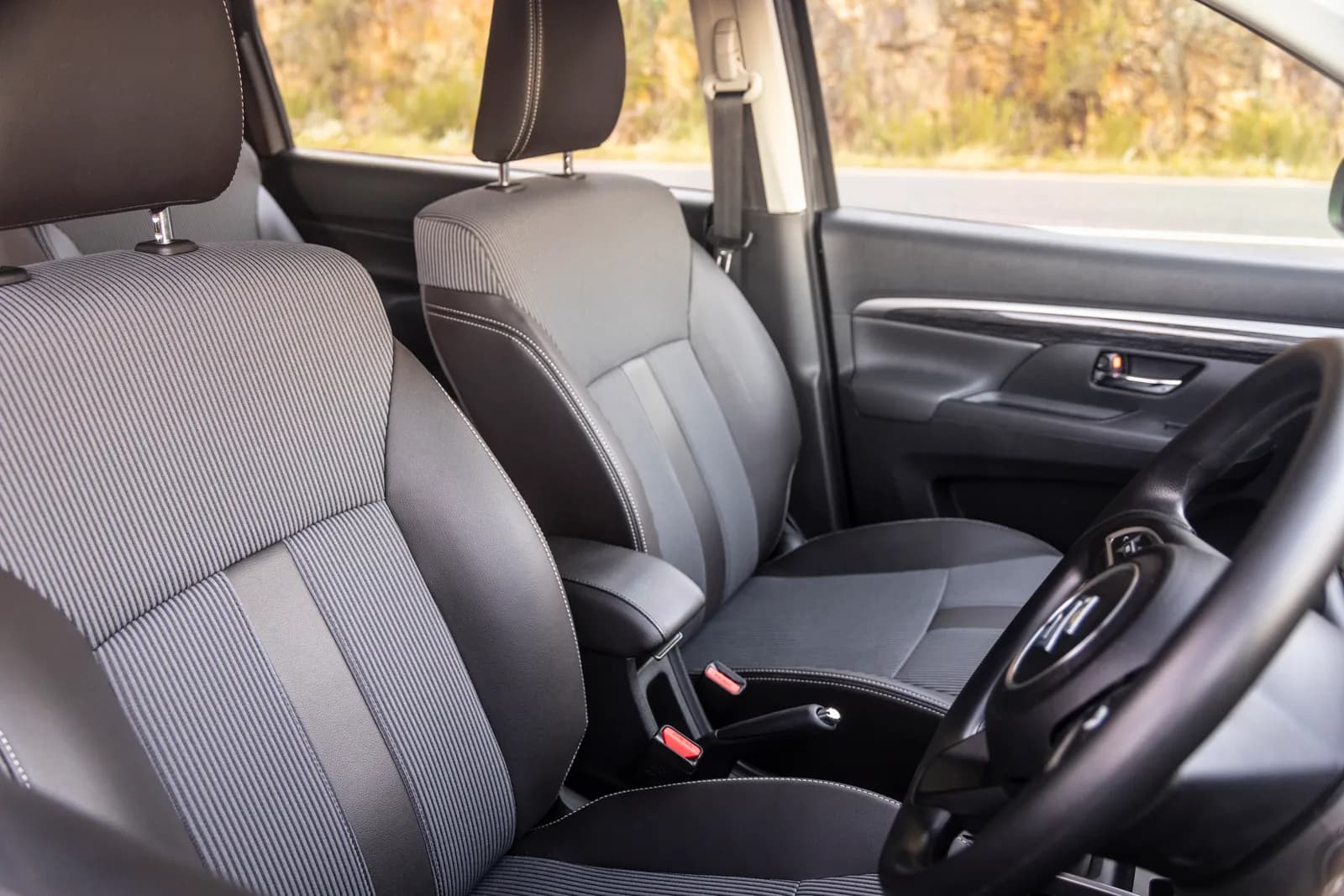 Suzuki XL6, front seats