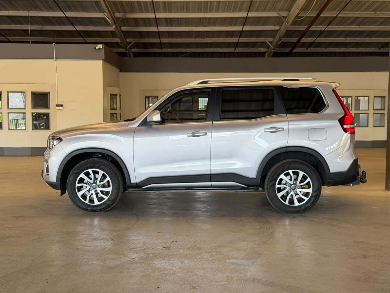 2026 Mahindra Scorpio Suv, image 2 of 16