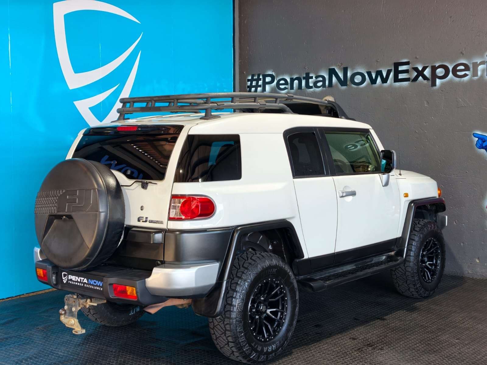 2012 Toyota Land Cruiser Fj, image 2 of 16