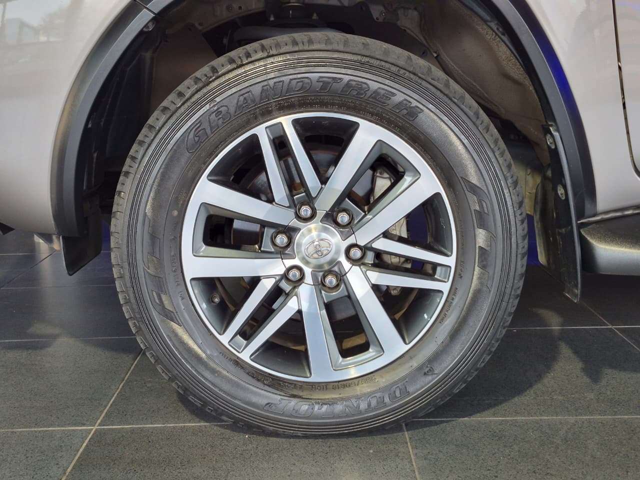 2020 Toyota Fortuner, image 11 of 16