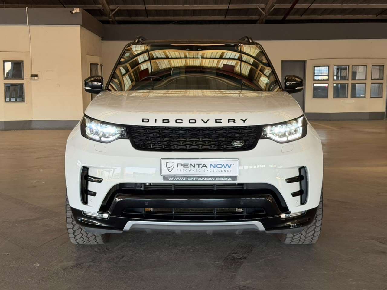 2021 Land Rover Discovery, image 8 of 16