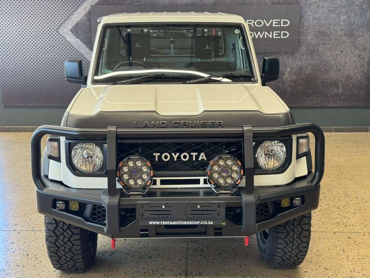 2026 Toyota Land Cruiser Pick Up, image 8 of 15