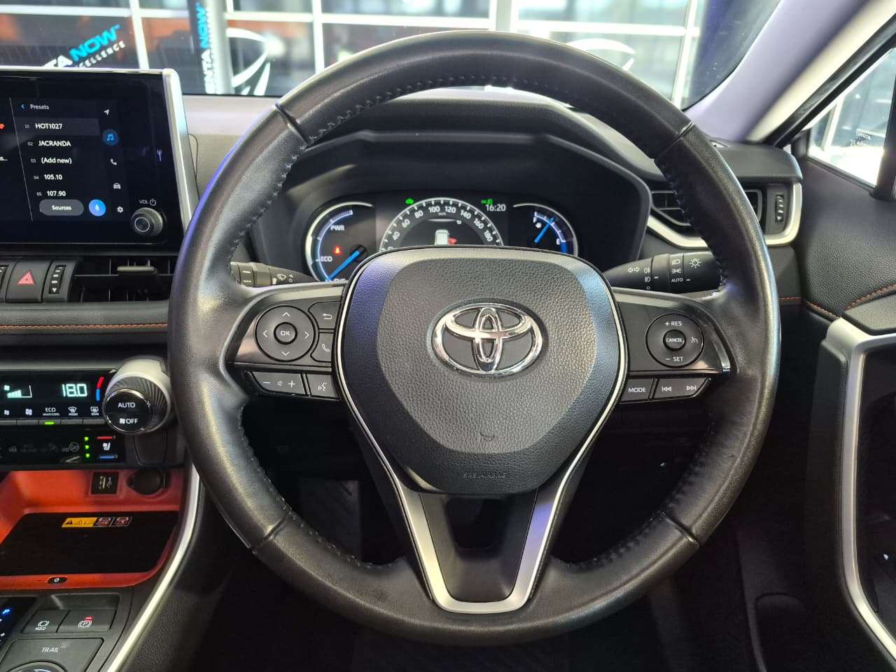 2023 Toyota Rav 4, image 8 of 16