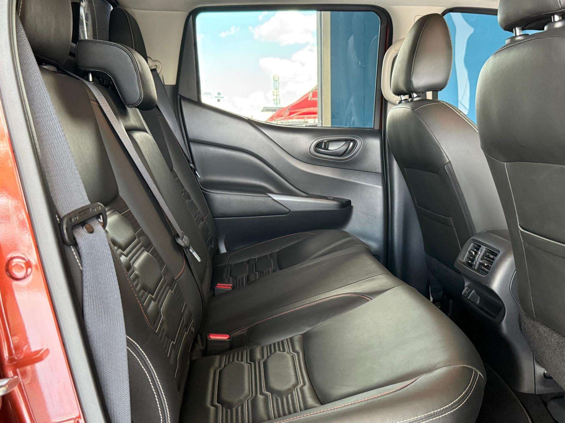 2021 Nissan Navara, image 14 of 16