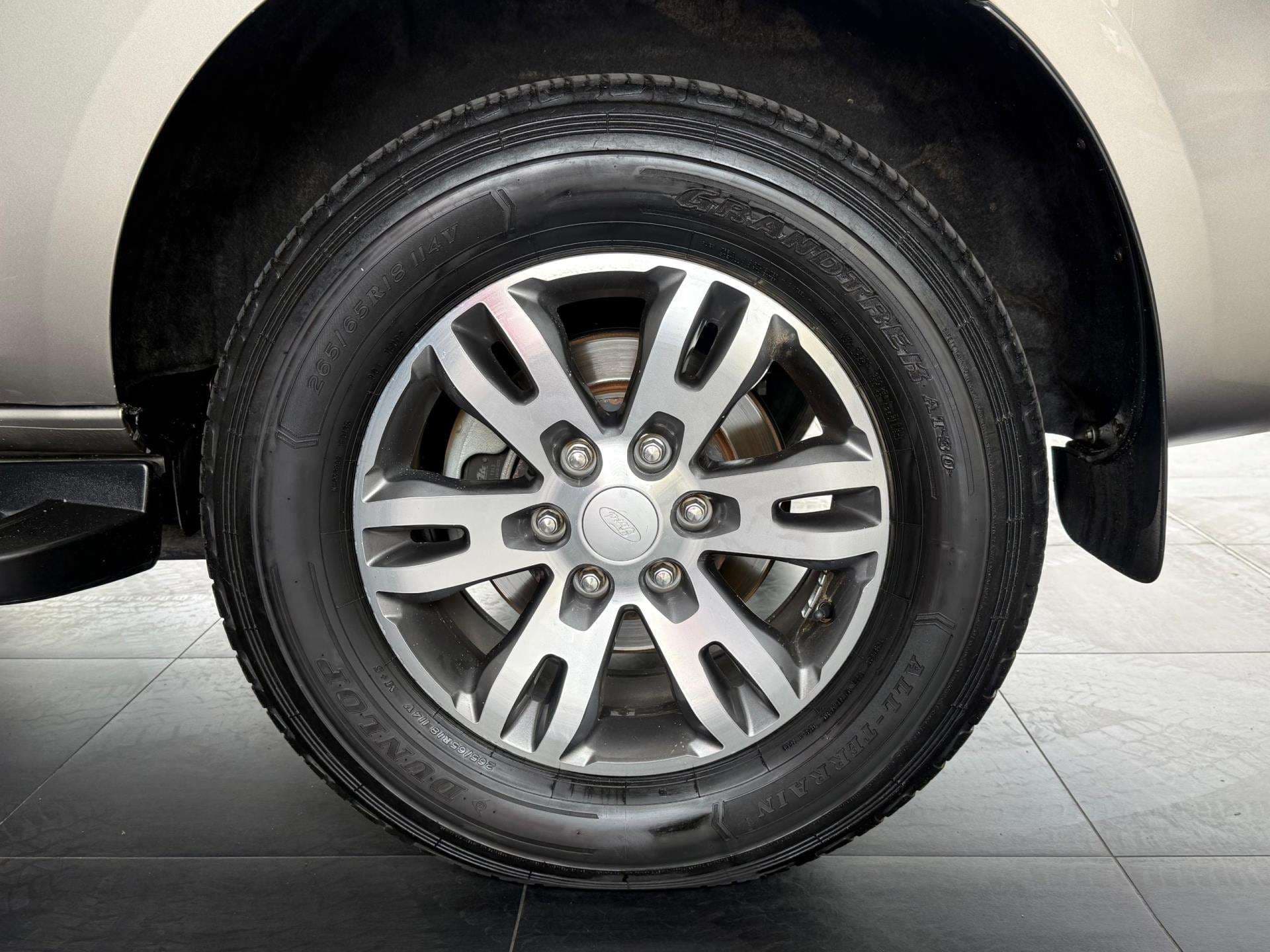 2018 Ford Everest, image 9 of 16