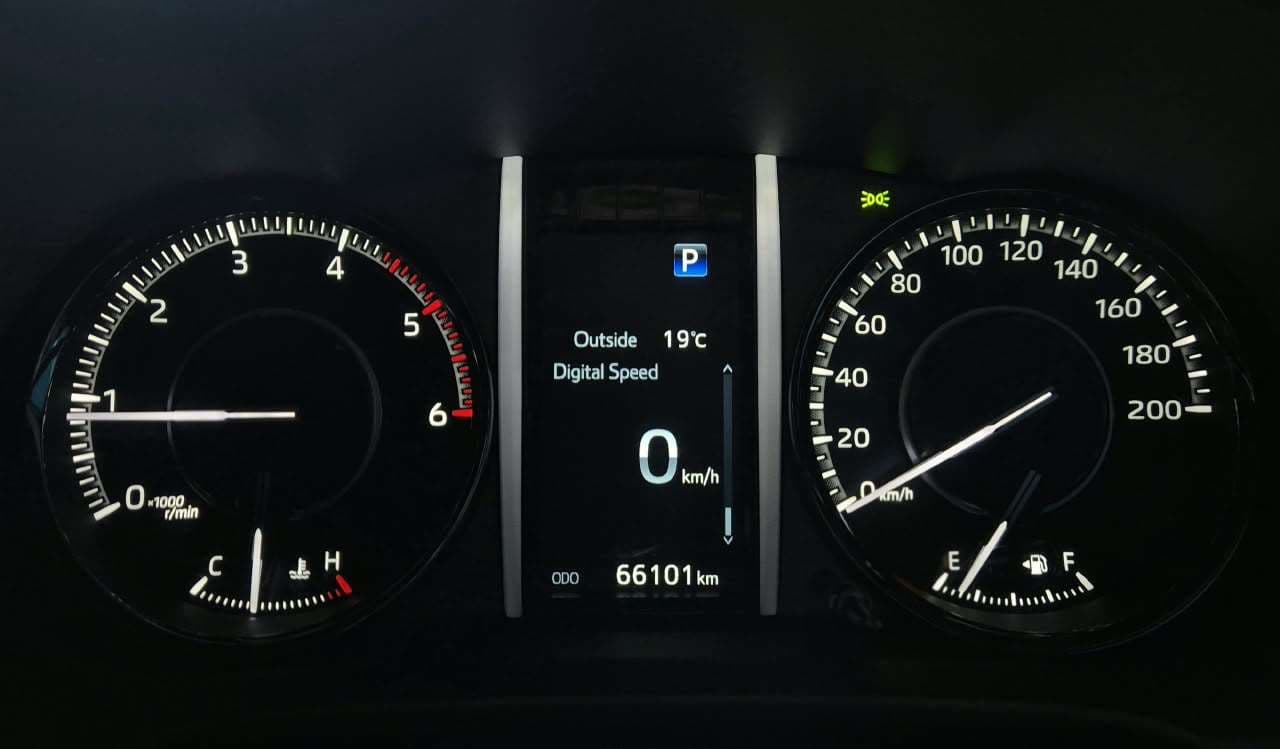 2023 Toyota Fortuner, image 7 of 16