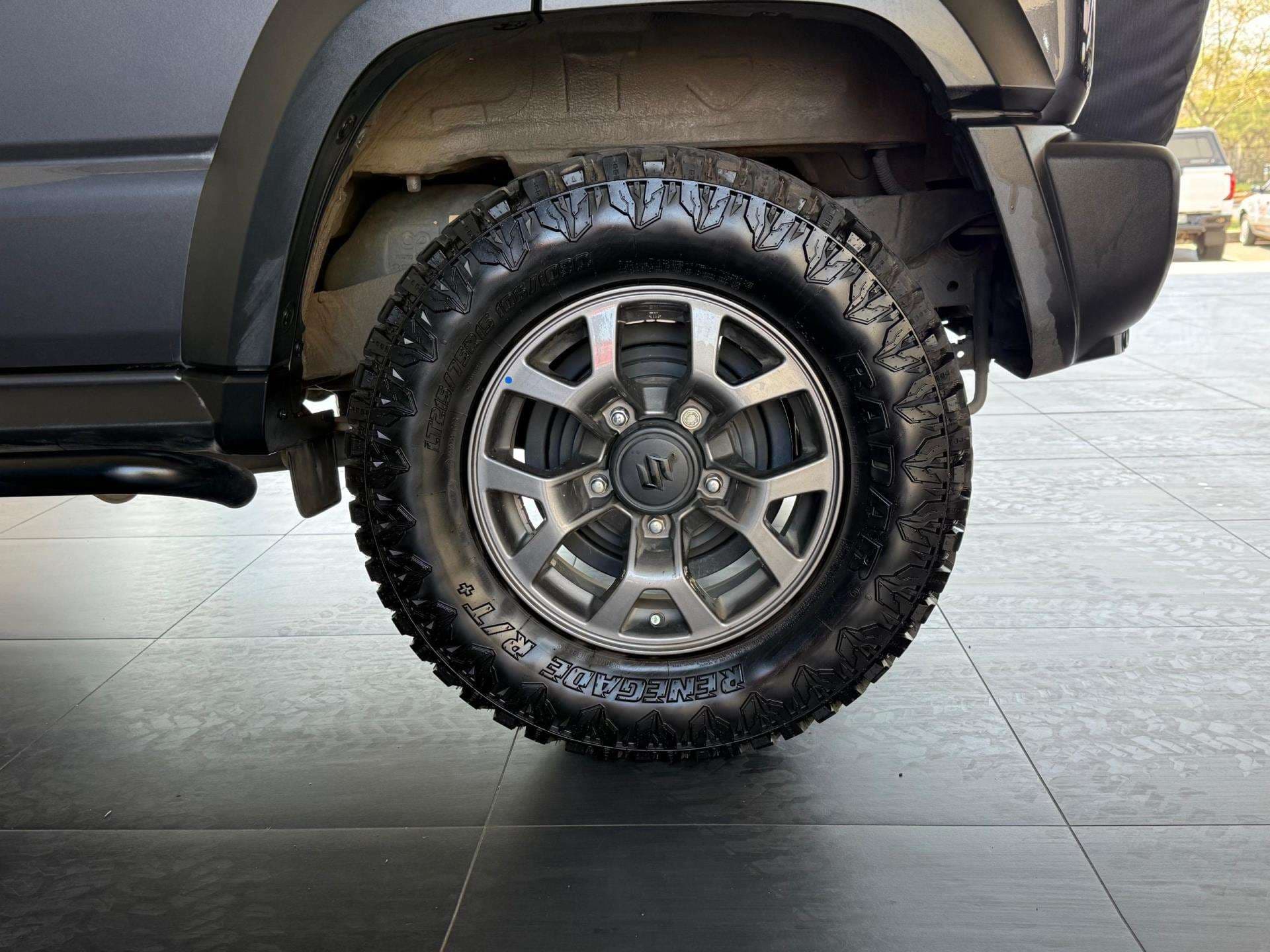 2025 Suzuki Jimny, image 9 of 16
