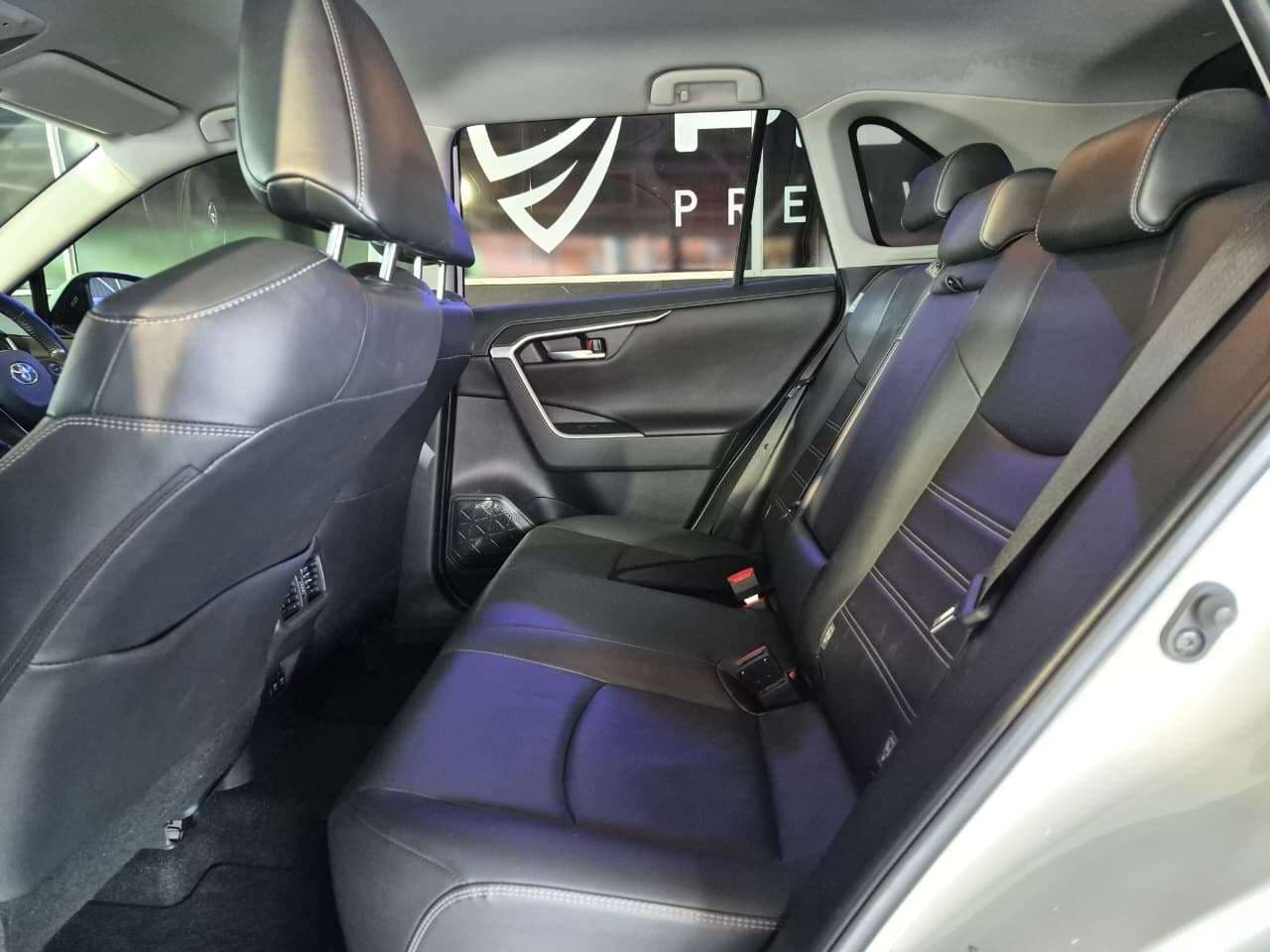 2020 Toyota Rav4, image 12 of 16