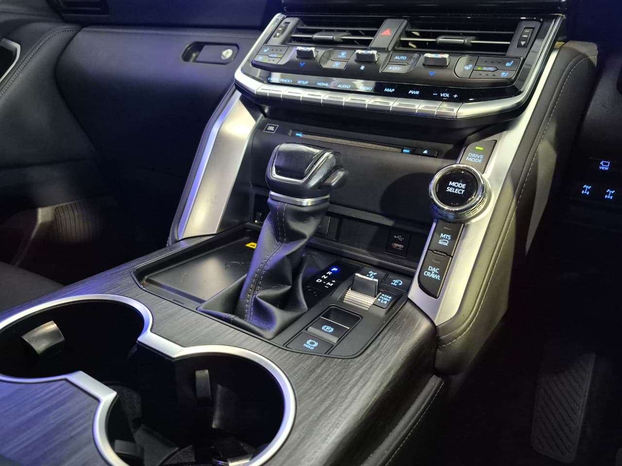 2022 Toyota Land Cruiser 300, image 9 of 16